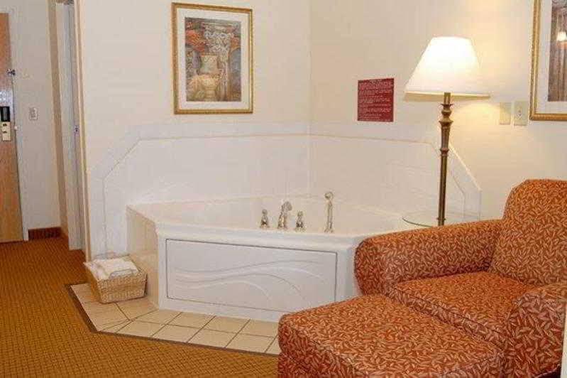 Best Western Wapakoneta Inn Buitenkant foto